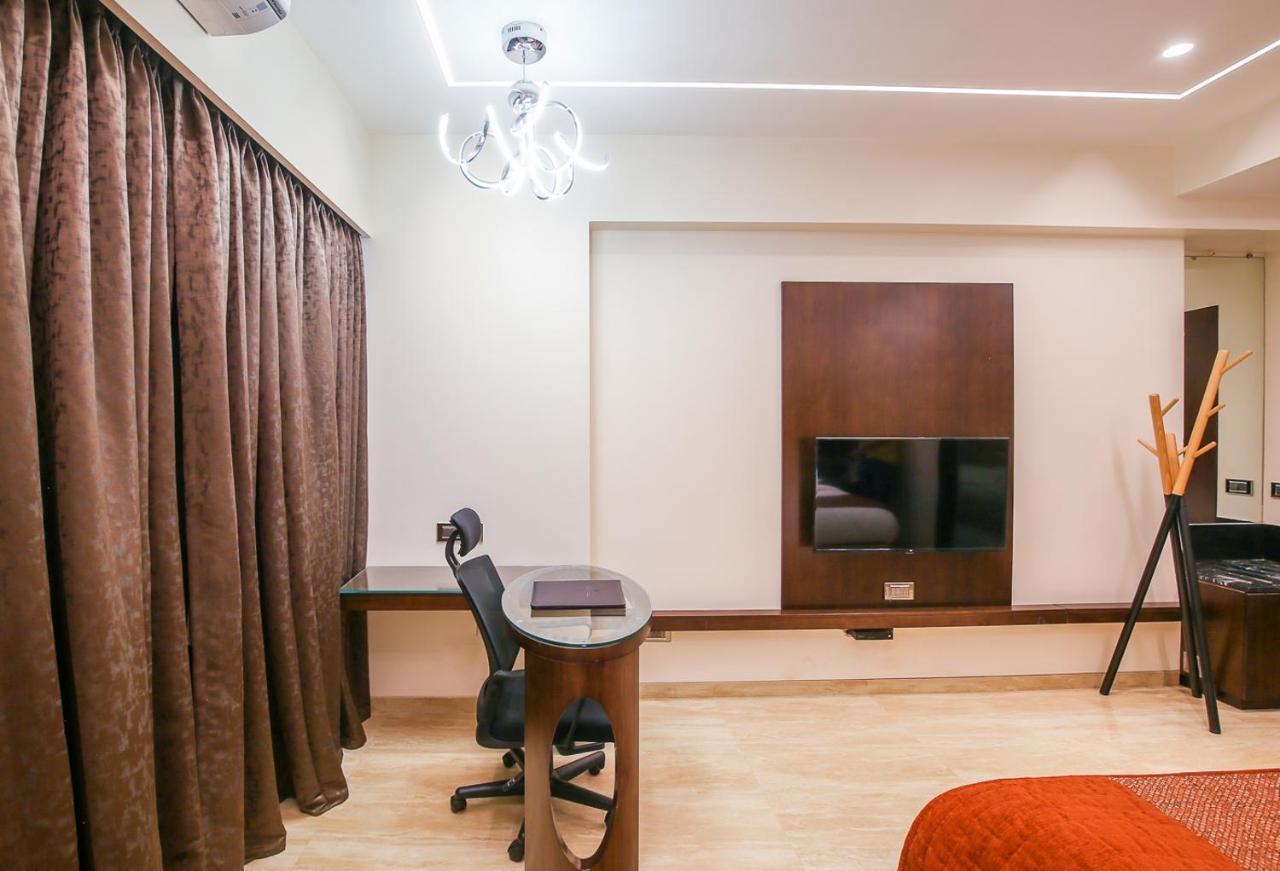 Hotel Royal Palace Jālgaon Eksteriør bilde